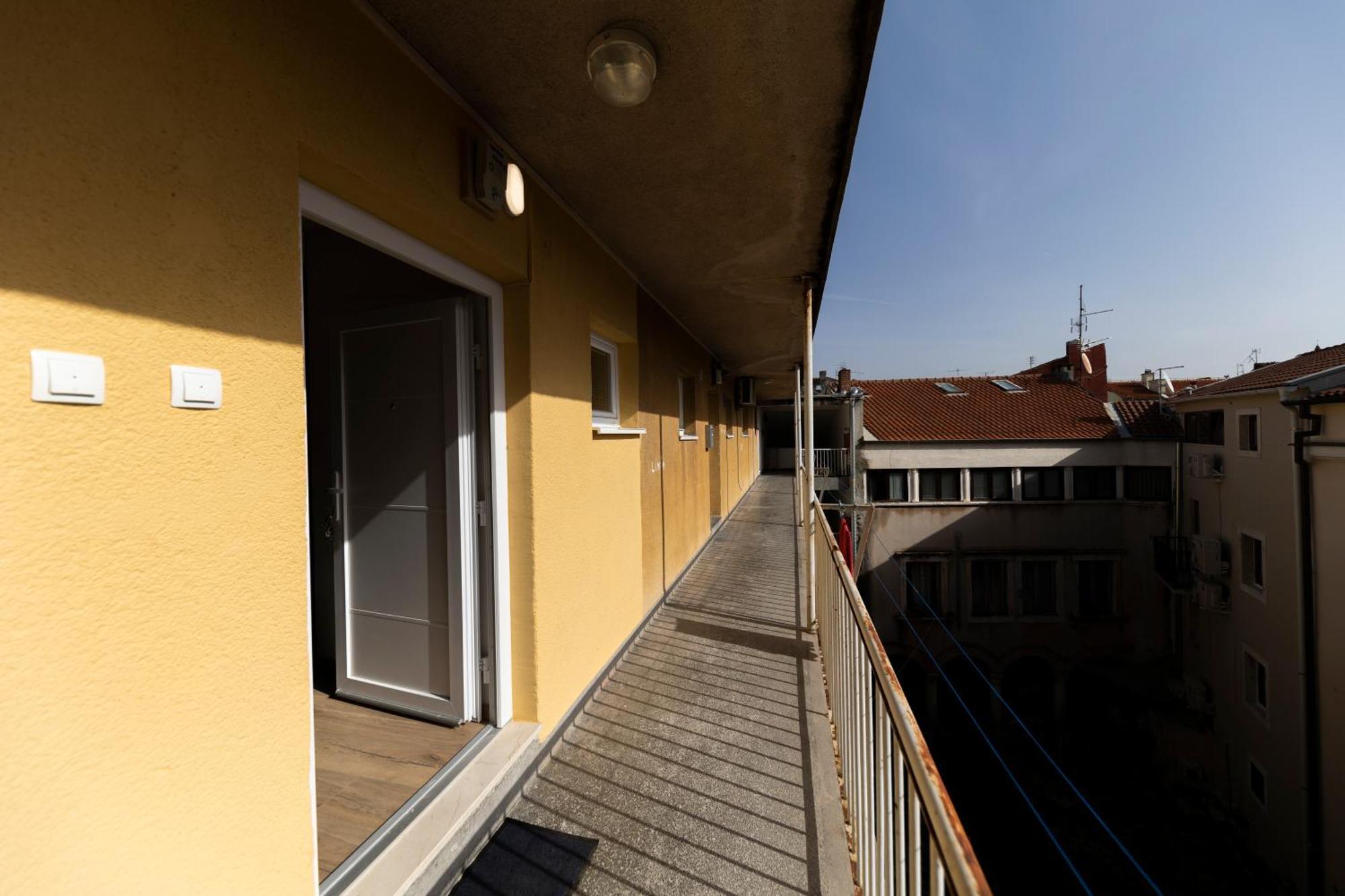Dispetto apartment in old city Zara Esterno foto